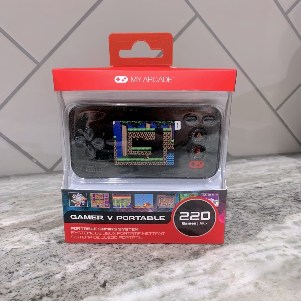 ⭐️NEW⭐️. Handheld arcade game. 220 built in games.